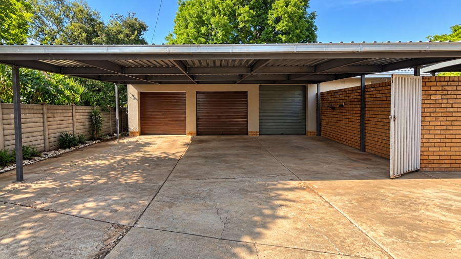 3 Bedroom Property for Sale in Flamwood North West